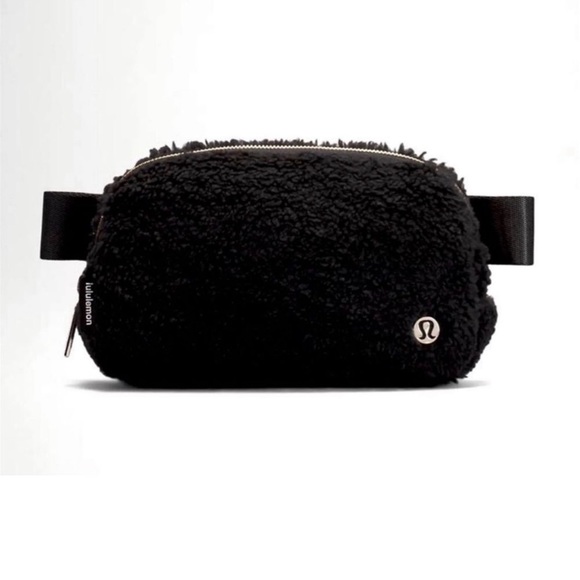 lululemon athletica Bags Lululemon Black Sherpa Belt Bag Poshmark